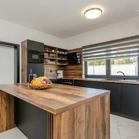 Dalmatia, New Modern With Swimming Pool Near Zadar Villa