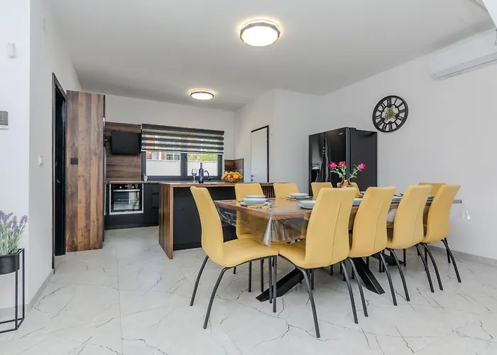 Vila Dalmatia, New Modern With Swimming Pool Near Zadar *