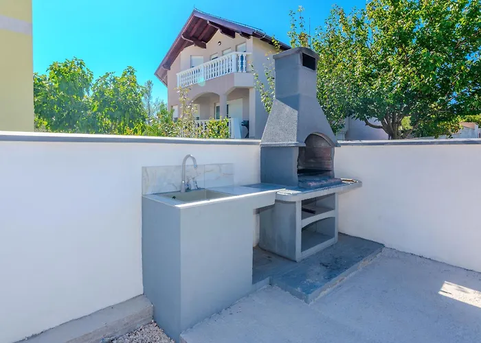 Villa Dalmatia, New Modern With Swimming Pool Near Zadar *