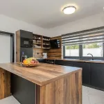 Dalmatia, New Modern With Swimming Pool Near Zadar فيلة