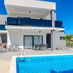 Dalmatia, New Modern With Swimming Pool Near Zadar فيلة