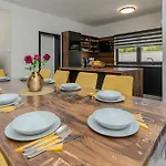 فيلة Dalmatia, New Modern With Swimming Pool Near Zadar *