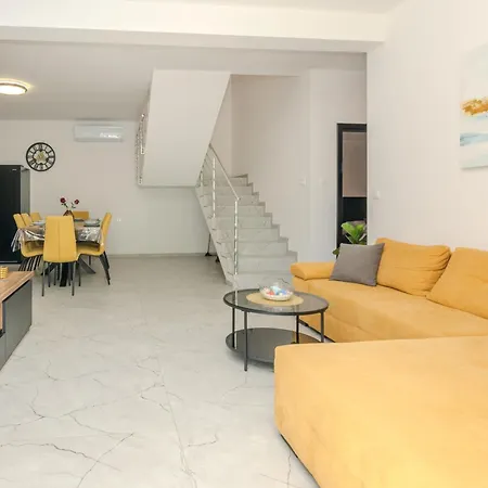 Dalmatia, New Modern With Swimming Pool Near Zadar فيلة