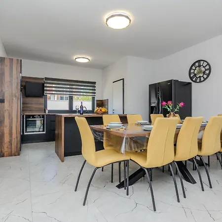 فيلة Dalmatia, New Modern With Swimming Pool Near Zadar *